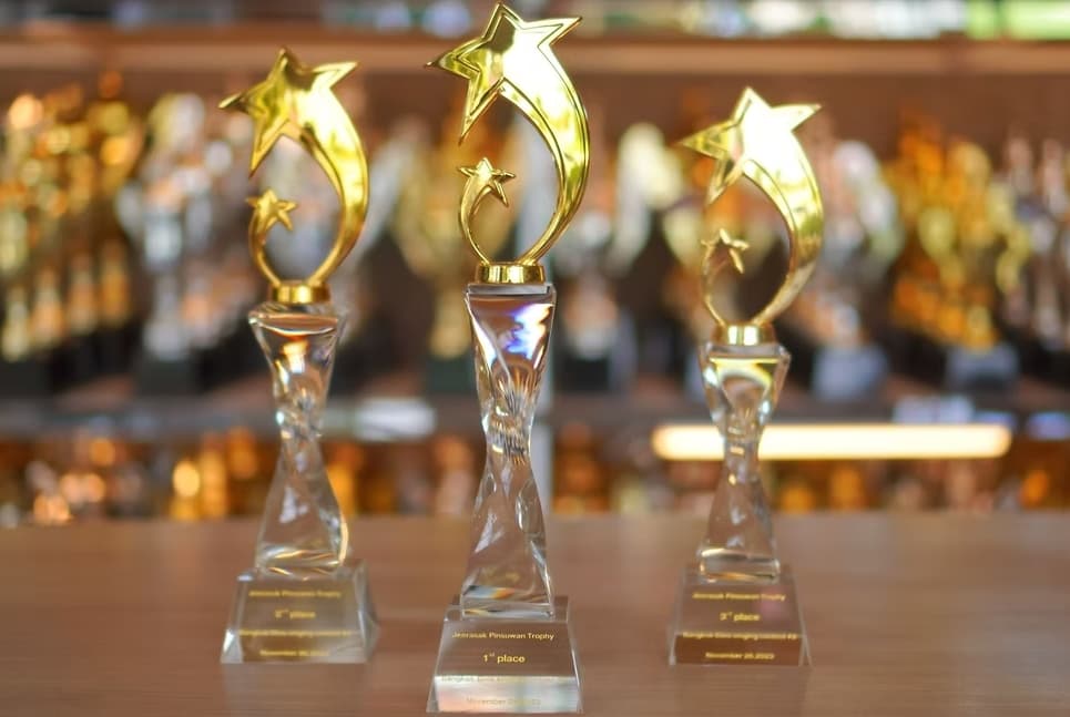 The Golden Shooting Star Crystal Award